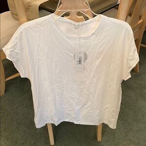 SKIN WORLDWIDE NWT Boxy White Short Sleeve Tee